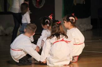 Pleterničke mažoretkinje priredile doček Djedu Božićnjaku