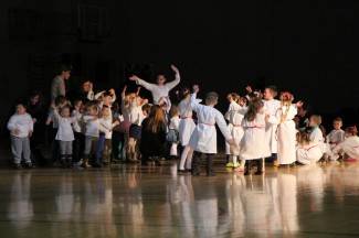 Pleterničke mažoretkinje priredile doček Djedu Božićnjaku