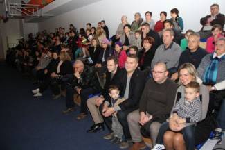 Pleterničke mažoretkinje priredile doček Djedu Božićnjaku