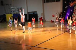 Pleterničke mažoretkinje priredile doček Djedu Božićnjaku