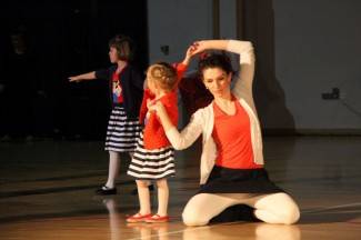 Pleterničke mažoretkinje priredile doček Djedu Božićnjaku