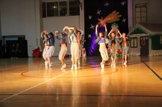 Pleterničke mažoretkinje priredile doček Djedu Božićnjaku