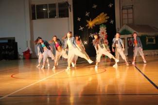 Pleterničke mažoretkinje priredile doček Djedu Božićnjaku