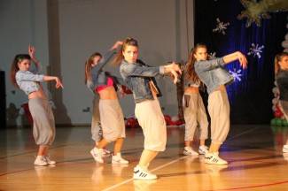 Pleterničke mažoretkinje priredile doček Djedu Božićnjaku