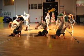 Pleterničke mažoretkinje priredile doček Djedu Božićnjaku