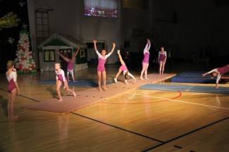 Pleterničke mažoretkinje priredile doček Djedu Božićnjaku