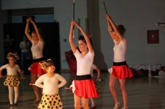 Pleterničke mažoretkinje priredile doček Djedu Božićnjaku