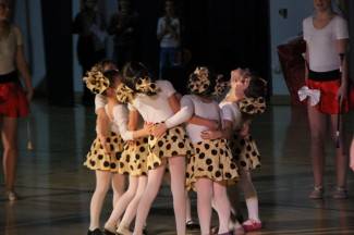 Pleterničke mažoretkinje priredile doček Djedu Božićnjaku