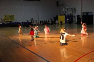 Pleterničke mažoretkinje priredile doček Djedu Božićnjaku