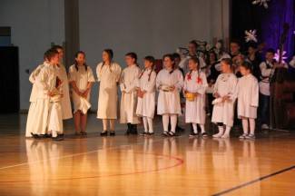 Pleterničke mažoretkinje priredile doček Djedu Božićnjaku