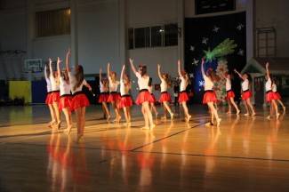 Pleterničke mažoretkinje priredile doček Djedu Božićnjaku