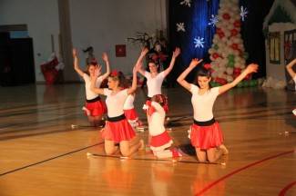 Pleterničke mažoretkinje priredile doček Djedu Božićnjaku