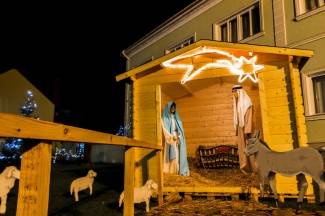 Naši gradovi u blagdanskom ruhu: Fotografije iz Požege, Pleternice, Pakraca i Lipika