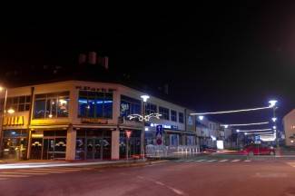 Naši gradovi u blagdanskom ruhu: Fotografije iz Požege, Pleternice, Pakraca i Lipika