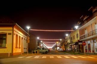 Naši gradovi u blagdanskom ruhu: Fotografije iz Požege, Pleternice, Pakraca i Lipika