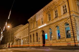 Naši gradovi u blagdanskom ruhu: Fotografije iz Požege, Pleternice, Pakraca i Lipika