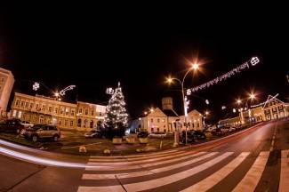 Naši gradovi u blagdanskom ruhu: Fotografije iz Požege, Pleternice, Pakraca i Lipika