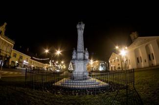 Naši gradovi u blagdanskom ruhu: Fotografije iz Požege, Pleternice, Pakraca i Lipika