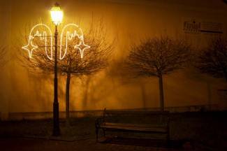 Naši gradovi u blagdanskom ruhu: Fotografije iz Požege, Pleternice, Pakraca i Lipika