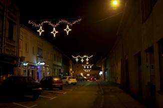 Naši gradovi u blagdanskom ruhu: Fotografije iz Požege, Pleternice, Pakraca i Lipika