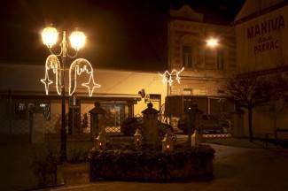 Naši gradovi u blagdanskom ruhu: Fotografije iz Požege, Pleternice, Pakraca i Lipika