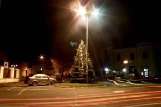 Naši gradovi u blagdanskom ruhu: Fotografije iz Požege, Pleternice, Pakraca i Lipika