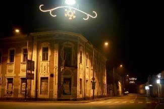 Naši gradovi u blagdanskom ruhu: Fotografije iz Požege, Pleternice, Pakraca i Lipika