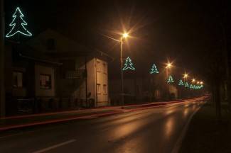 Naši gradovi u blagdanskom ruhu: Fotografije iz Požege, Pleternice, Pakraca i Lipika