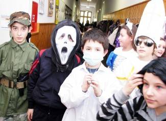 Požega: Maškare u Kanižlićevoj školi