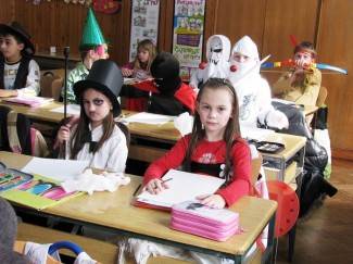 Požega: Maškare u Kanižlićevoj školi