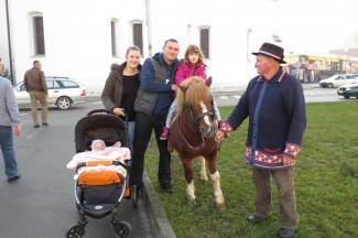 Šetnja gradom: Sunčani Badnjak u Požegi