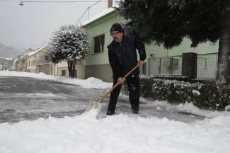 Pao nam je snijeg: Fotografije iz Požege, Pleternice, Pakraca, Lipika i Kutjeva