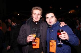 Vinkovo u Velikoj: Vino i tambure na Trgu sv. Augustina