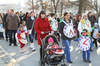 Maškare zauzele Pleternicu: Pogledajte veselu povorku!
