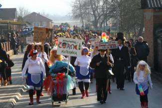 Maškare zauzele Pleternicu: Pogledajte veselu povorku!