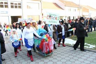 Maškare zauzele Pleternicu: Pogledajte veselu povorku!