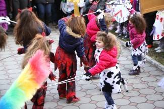 Maškare zauzele Pleternicu: Pogledajte veselu povorku!
