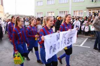 Maškare zauzele Pleternicu: Pogledajte veselu povorku!