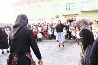 Maškare zauzele Pleternicu: Pogledajte veselu povorku!