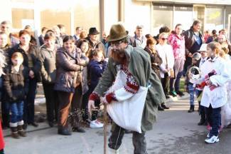 Maškare zauzele Pleternicu: Pogledajte veselu povorku!