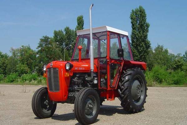 Vozač neregistriranog traktora napuhao 2,9 promila, pas udario u automobil Vozač neregistriranog traktora napuhao 2,9 promila, pas udario u automobil