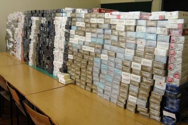 Pronađen trojac koji je prošli vikend iz trgovine ukrao cigarete Pronađen trojac koji je prošli vikend iz trgovine ukrao cigarete
