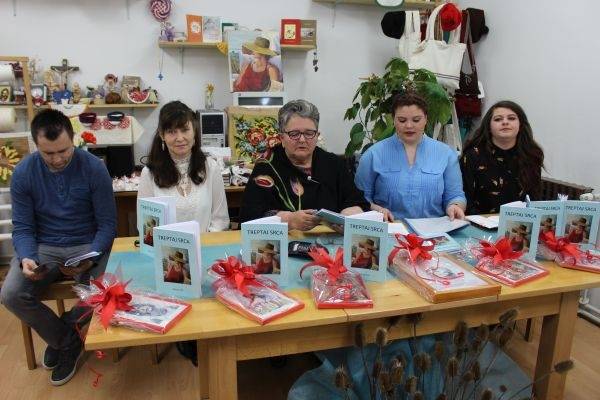 Zbirka pjesama ¨Treptaj srca¨- malo čudo puno ljubavi Zbirka pjesama ¨Treptaj srca¨- malo čudo puno ljubavi