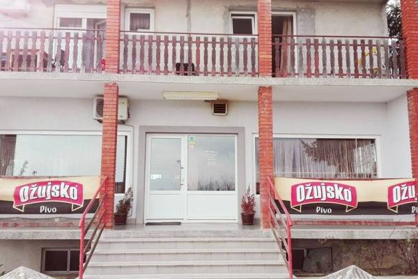 Potukla se četvorica muškaraca u kafiću u Radovancima Potukla se četvorica muškaraca u kafiću u Radovancima