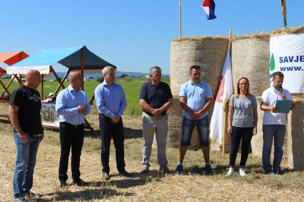 Samardžija Mijo prvi u kategoriji plugova ravnjaka, Pilaš Branko u kategoriji premetnjaka Samardžija Mijo prvi u kategoriji plugova ravnjaka, Pilaš Branko u kategoriji premetnjaka
