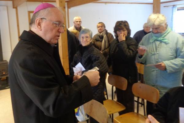 Biskup Škvorčević posjetio prognaničko naselje Kovačevac