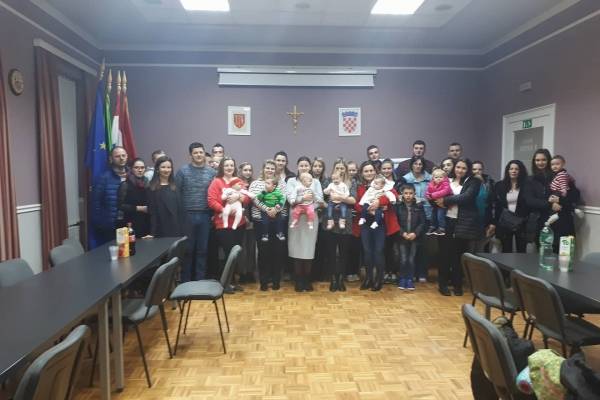 Udruga mladih Općine Kaptol darivala najmlađe Udruga mladih Općine Kaptol darivala najmlađe